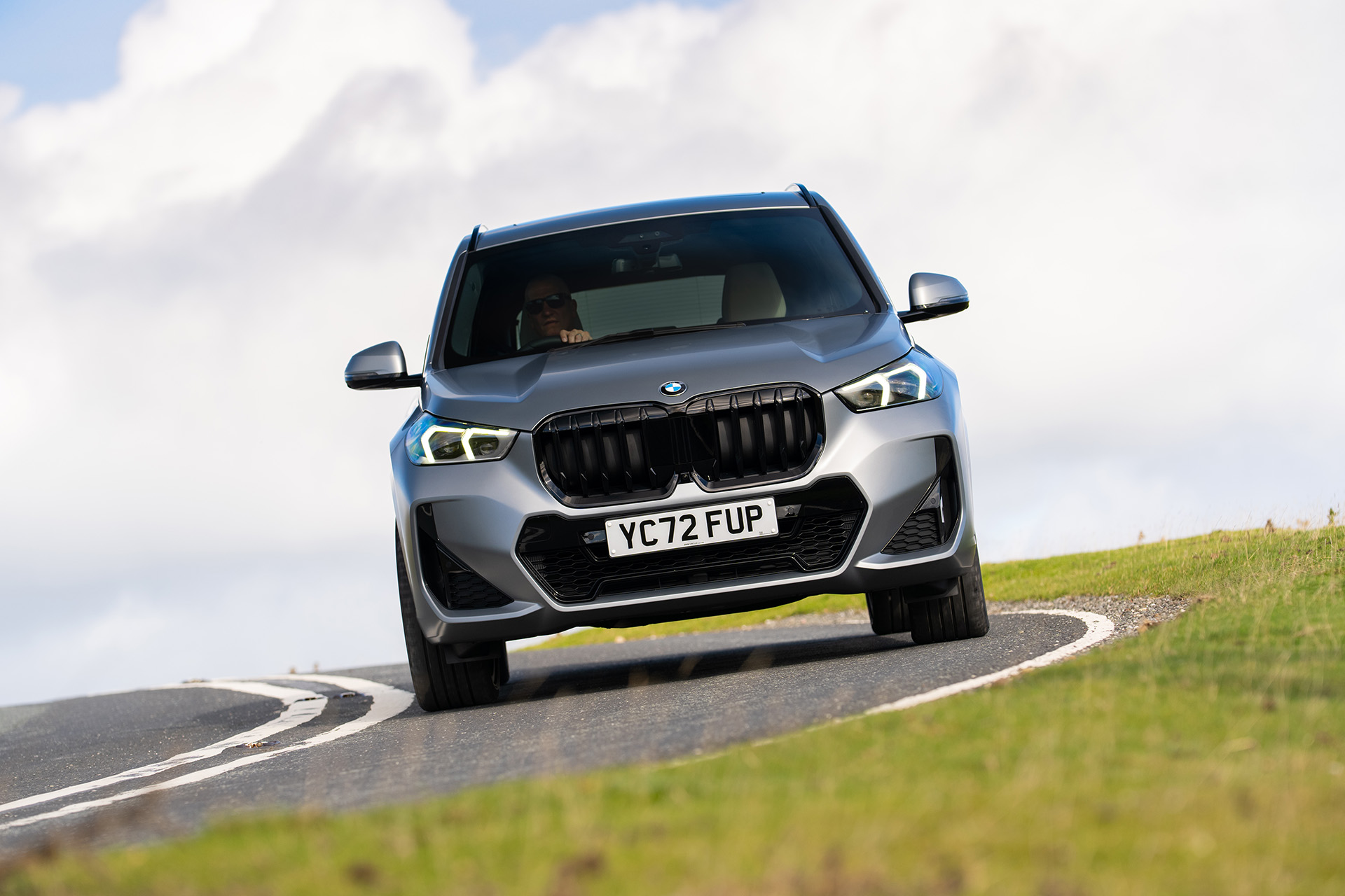 2023 BMW X1 xDrive23i M Sport (UK-Spec) Front Wallpapers (8)