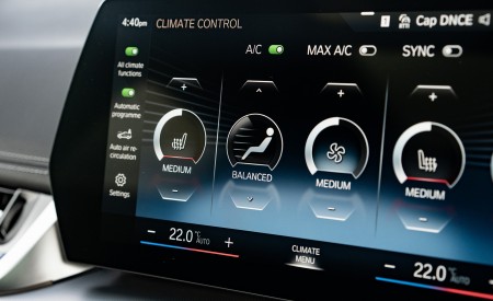 2023 BMW X1 xDrive23i xLine UK version Central Console Wallpapers 450x275 (31)