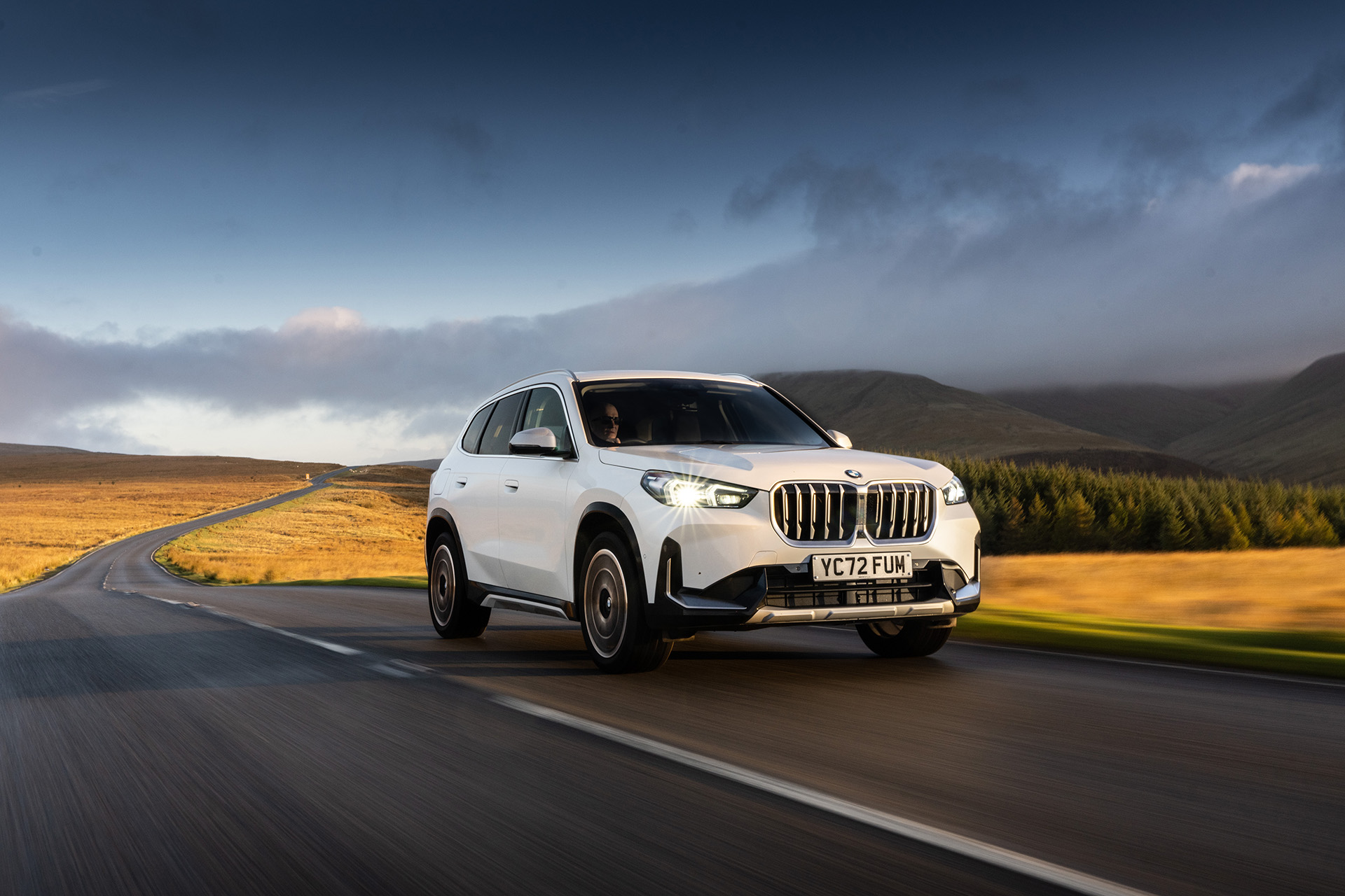 2023 BMW X1 xDrive23i xLine (UK-Spec) Front Three-Quarter Wallpapers (8)