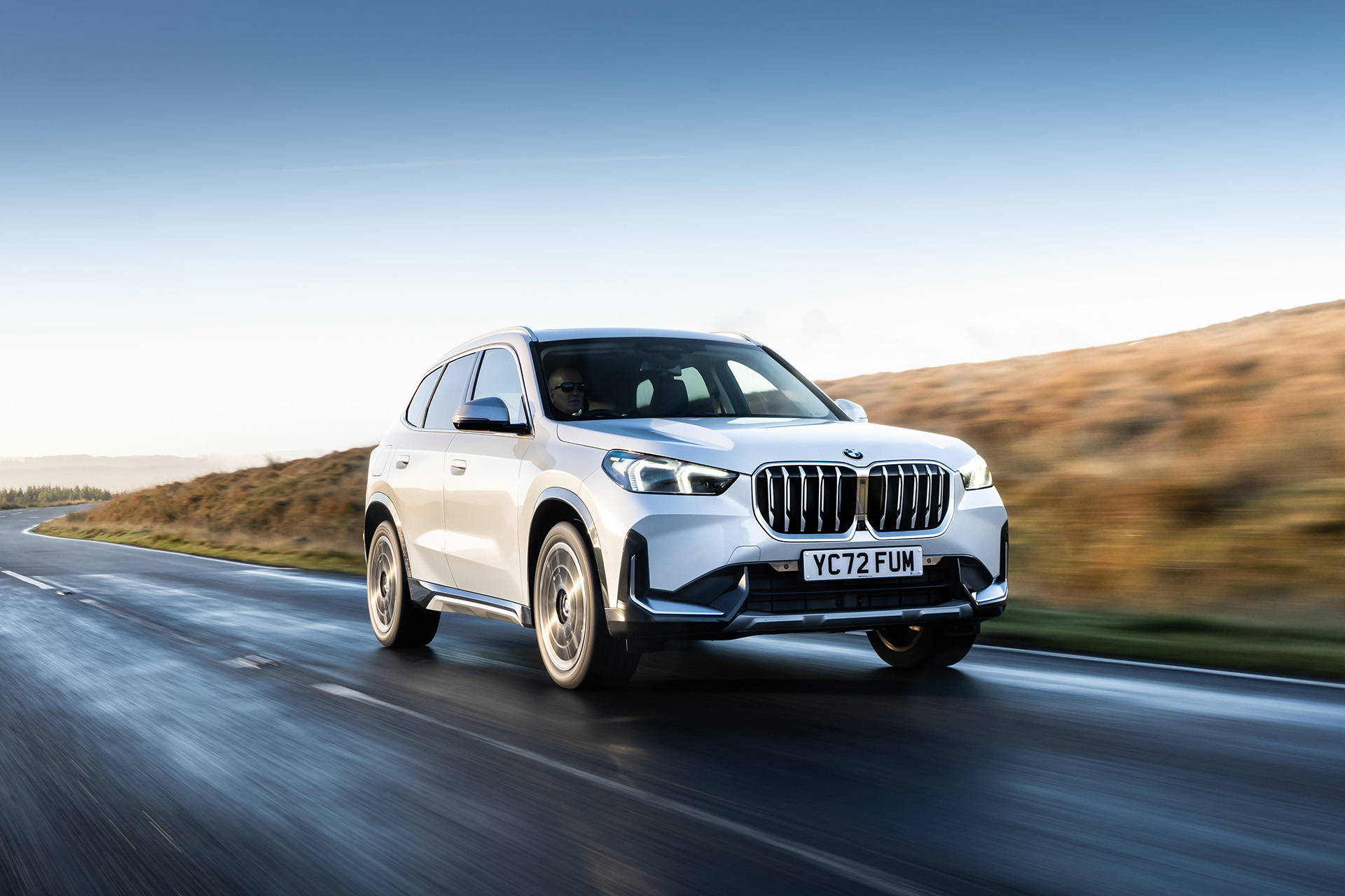 2023 BMW X1 xDrive23i xLine (UK-Spec) Front Three-Quarter Wallpapers (10)