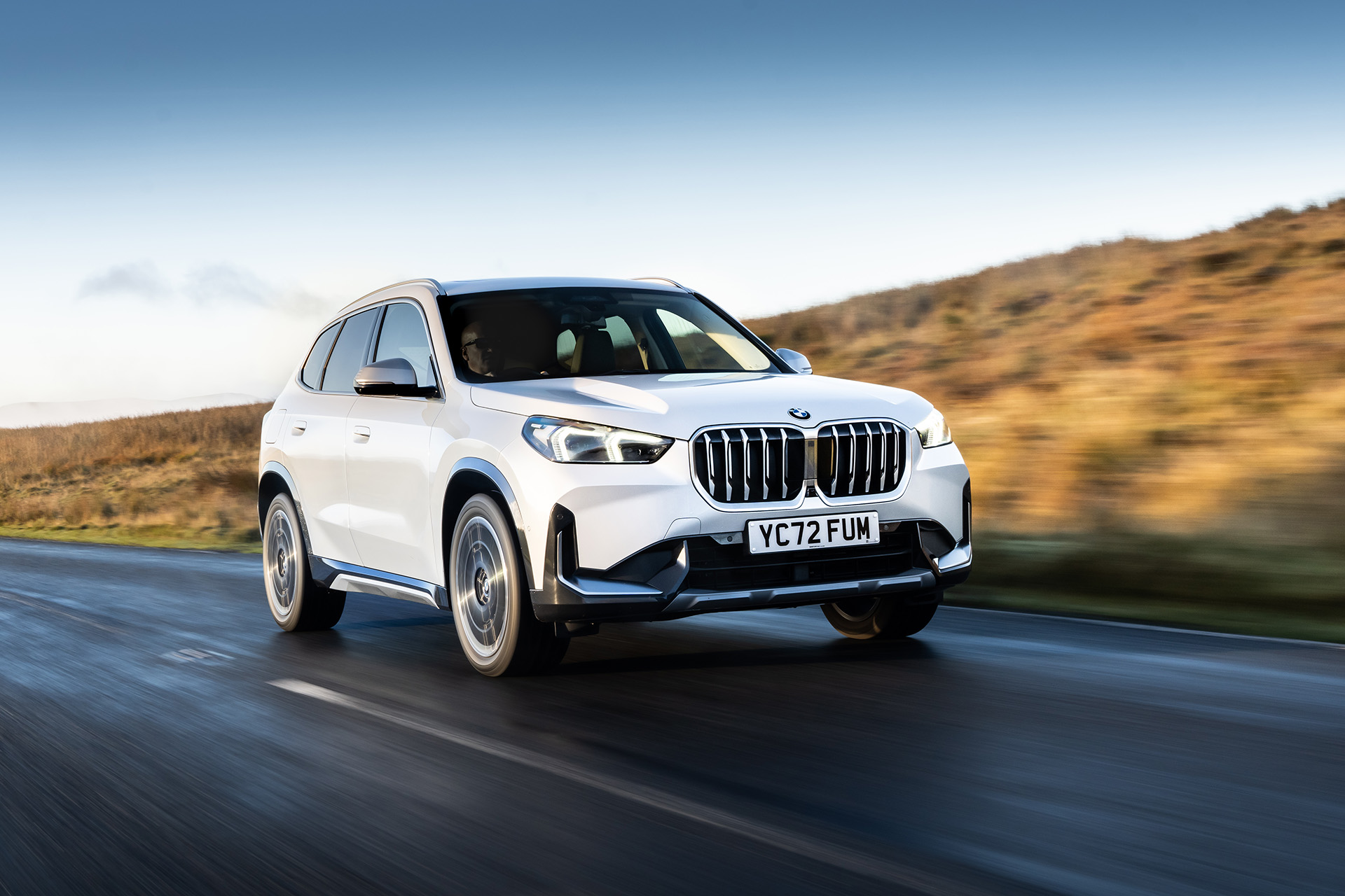 2023 BMW X1 xDrive23i xLine (UK-Spec) Front Three-Quarter Wallpapers (3)