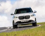 2023 BMW X1 xDrive23i xLine (UK-Spec) Front Wallpapers 150x120 (4)