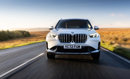 2023 BMW X1 xDrive23i xLine UK version Front Wallpapers 450x275 (5)