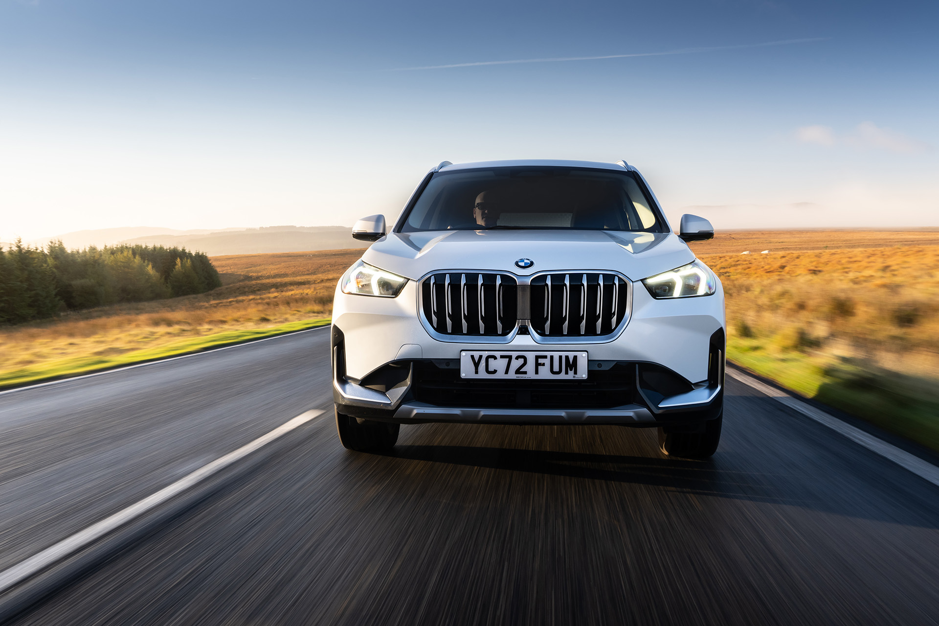 2023 BMW X1 xDrive23i xLine (UK-Spec) Front Wallpapers (5)