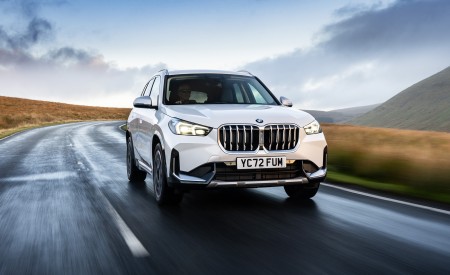 2023 BMW X1 xDrive23i xLine UK version Front Wallpapers 450x275 (6)