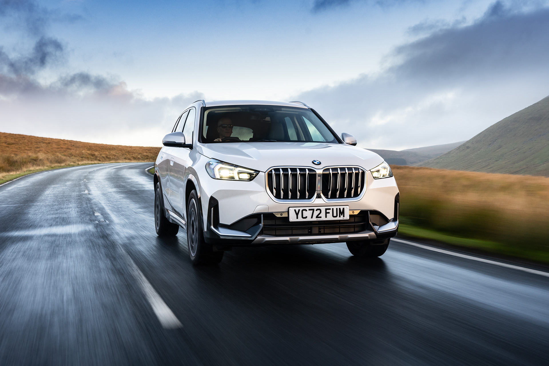 2023 BMW X1 xDrive23i xLine (UK-Spec) Front Wallpapers (6)