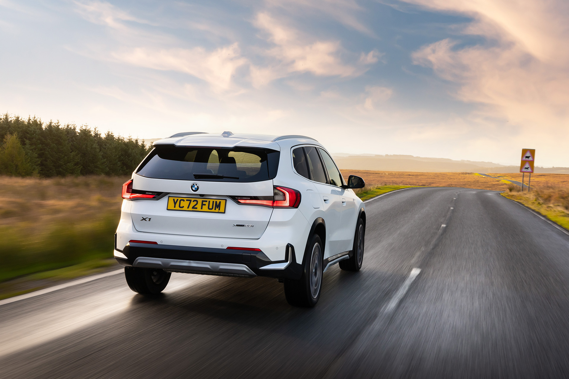 2023 BMW X1 xDrive23i xLine UK version Rear Wallpapers (12)