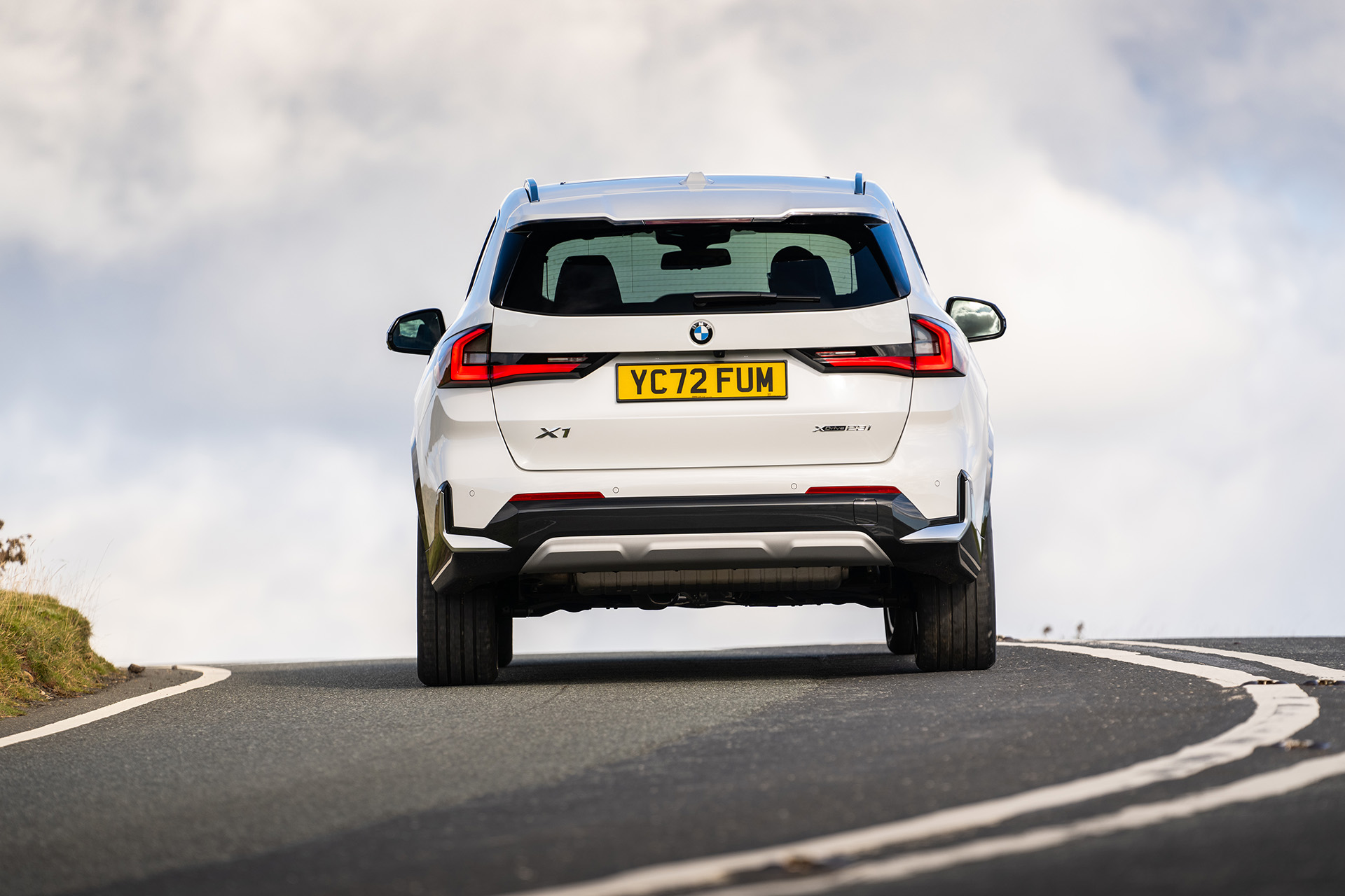 2023 BMW X1 xDrive23i xLine (UK-Spec) Rear Wallpapers (2)