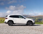 2023 BMW X1 xDrive23i xLine (UK-Spec) Side Wallpapers 150x120 (16)