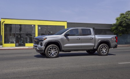 2023 Chevrolet Colorado Z71 Side Wallpapers 450x275 (54)