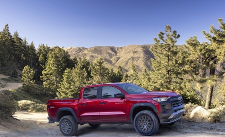 2023 Chevrolet Colorado Z71 Trail Boss Front Three-Quarter Wallpapers 450x275 (39)
