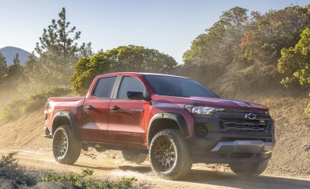 2023 Chevrolet Colorado Z71 Trail Boss Front Three-Quarter Wallpapers 450x275 (36)