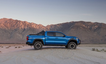 2023 Chevrolet Colorado ZR2 Side Wallpapers 450x275 (8)