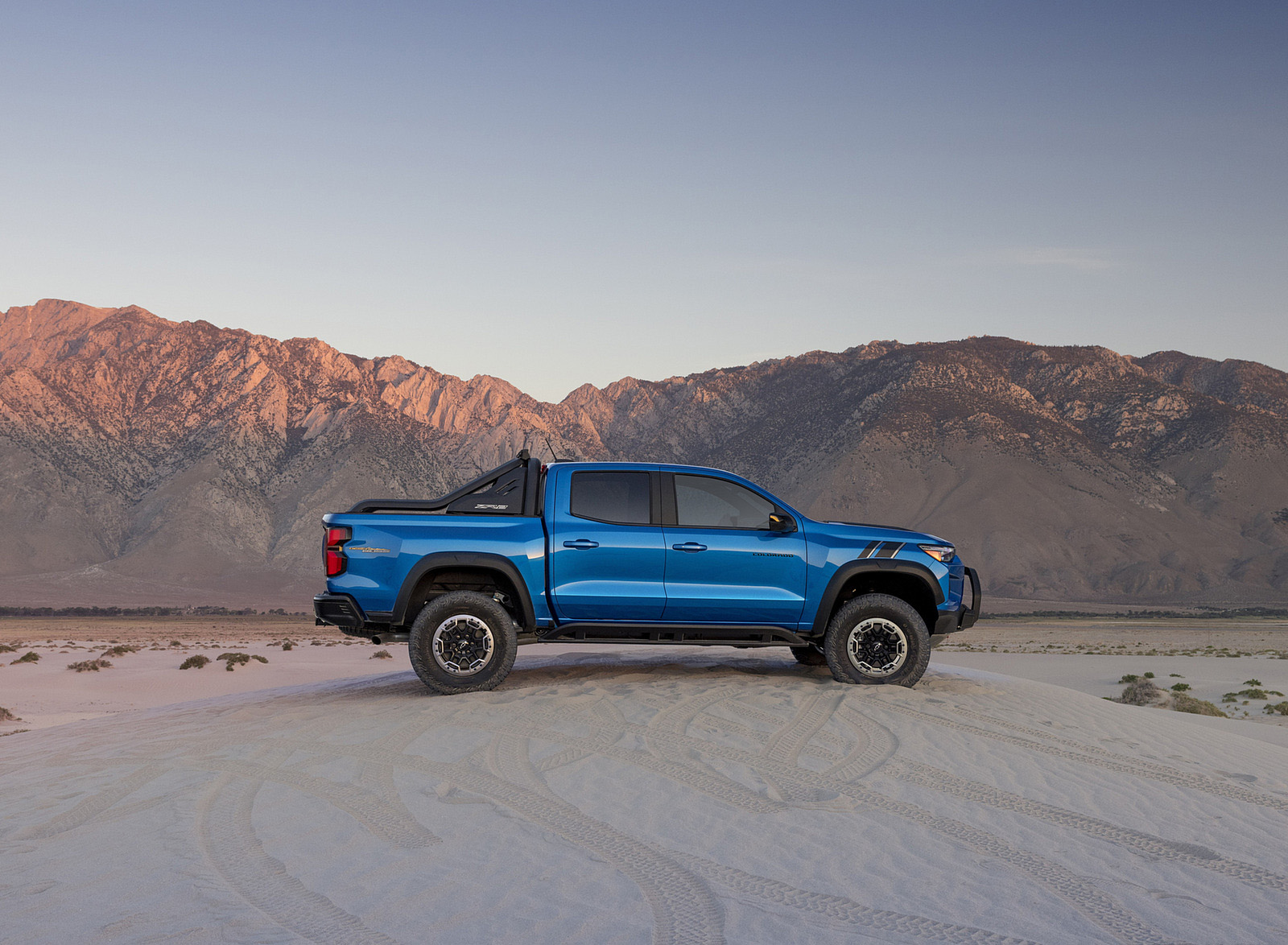 2023 Chevrolet Colorado ZR2 Side Wallpapers (8)