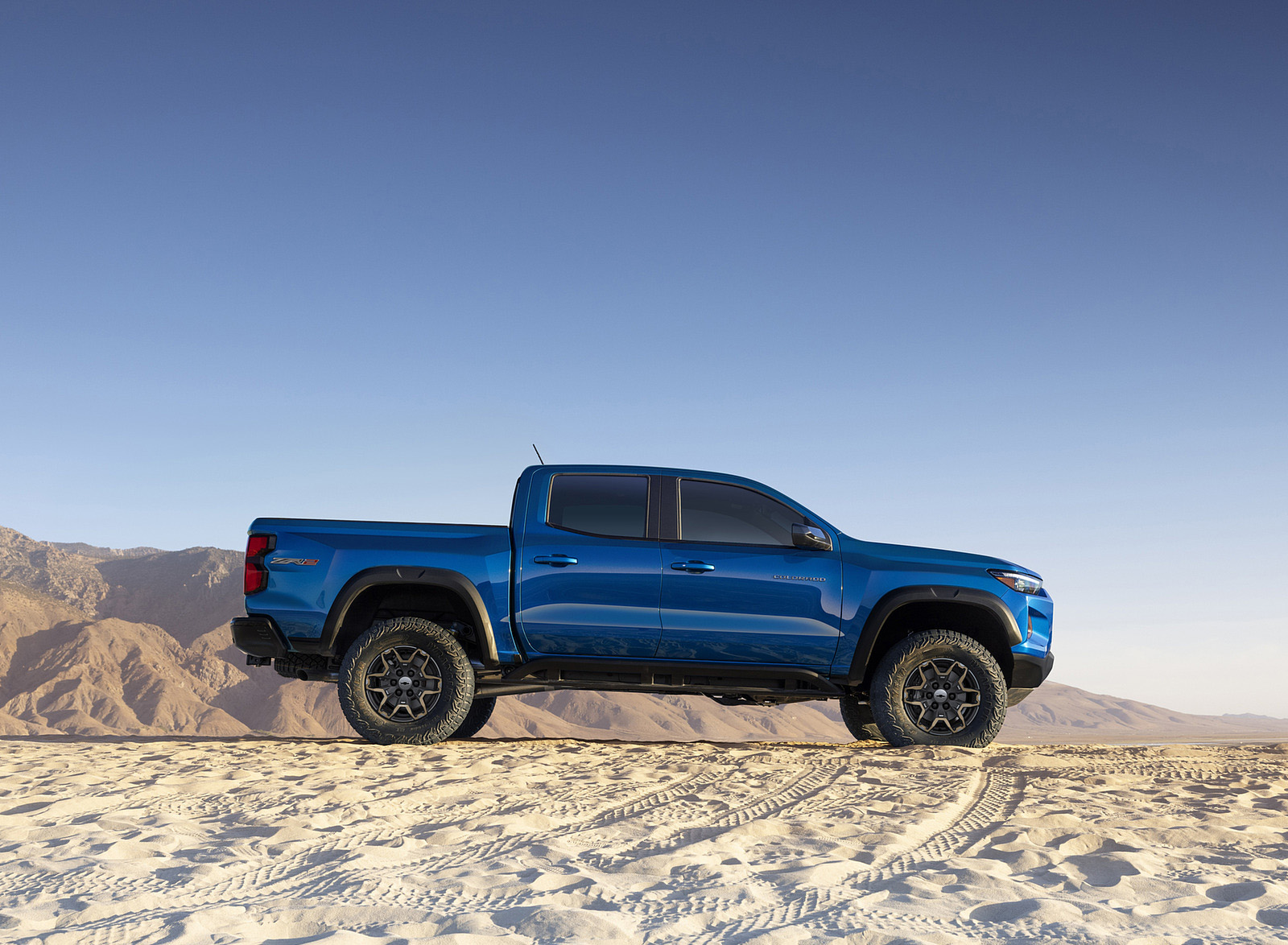 2023 Chevrolet Colorado ZR2 Side Wallpapers (5)