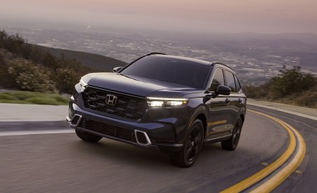2023 Honda CR-V Sport Touring Front Three-Quarter Wallpapers 450x275 (2)