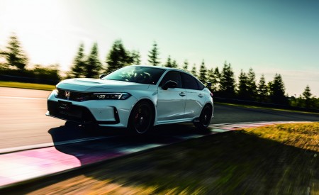 2023 Honda Civic Type R Front Three-Quarter Wallpapers 450x275 (61)