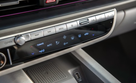 2023 Hyundai Ioniq 6 Central Console Wallpapers 450x275 (107)
