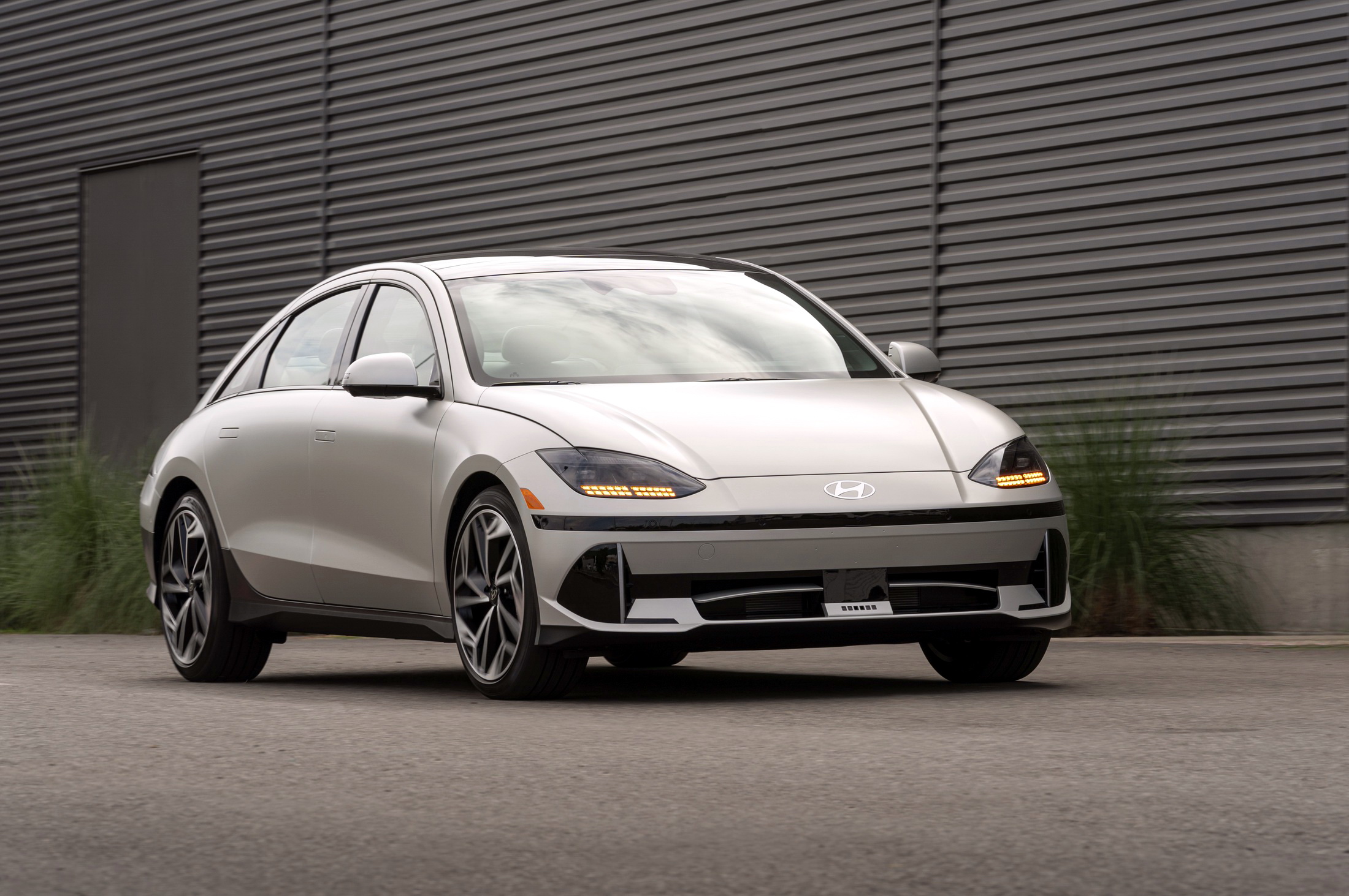 2023 Hyundai Ioniq 6 Front Three-Quarter Wallpapers (7)
