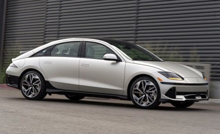 2023 Hyundai Ioniq 6 Front Three-Quarter Wallpapers 450x275 (11)