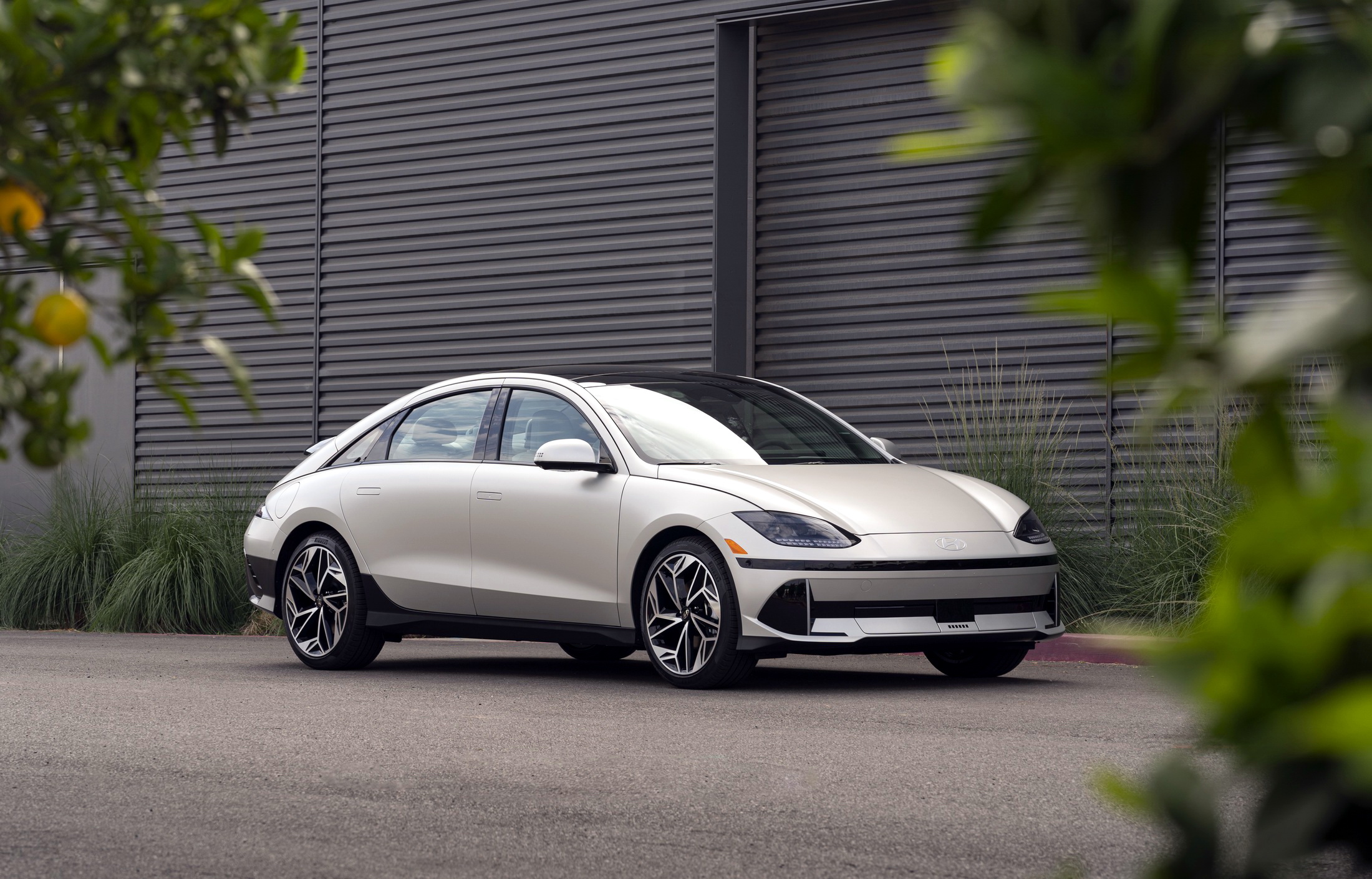 2023 Hyundai Ioniq 6 Front Three-Quarter Wallpapers (12)