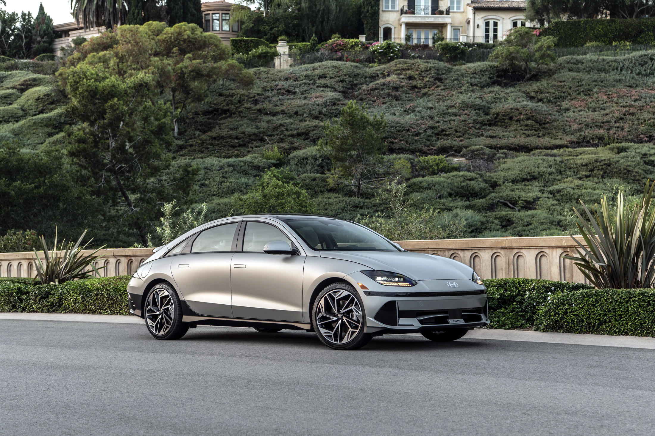 2023 Hyundai Ioniq 6 Front Three-Quarter Wallpapers (4)