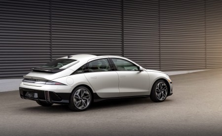 2023 Hyundai Ioniq 6 Rear Three-Quarter Wallpapers 450x275 (33)