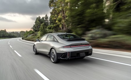 2023 Hyundai Ioniq 6 Rear Three-Quarter Wallpapers 450x275 (3)