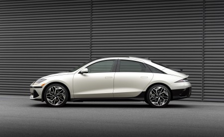 2023 Hyundai Ioniq 6 Side Wallpapers 450x275 (27)
