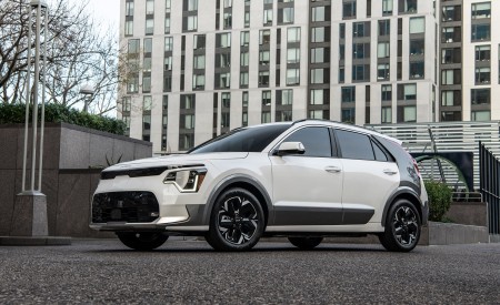 2023 Kia Niro Front Three-Quarter Wallpapers 450x275 (30)