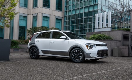 2023 Kia Niro Front Three-Quarter Wallpapers  450x275 (31)