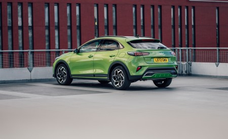 2023 Kia XCeed GT-line S (UK-Spec) Rear Three-Quarter Wallpapers 450x275 (25)