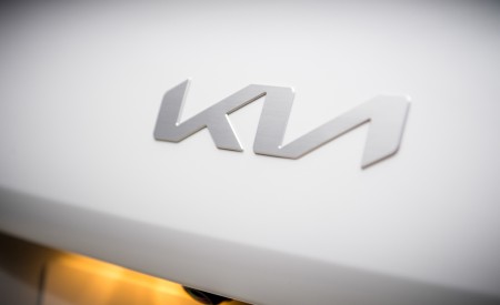 2023 Kia XCeed PHEV Badge Wallpapers 450x275 (29)