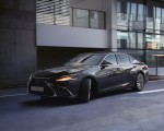 2023 Lexus ES (Euro-Spec) Front Three-Quarter Wallpapers 150x120 (10)