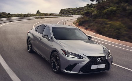 2023 Lexus ES (Euro-Spec) Front Three-Quarter Wallpapers 450x275 (6)