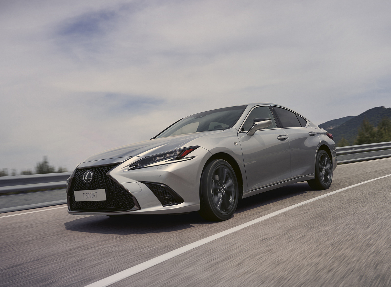 2023 Lexus ES (Euro-Spec) Front Three-Quarter Wallpapers (1)