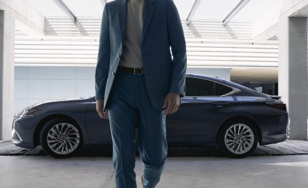 2023 Lexus ES (Euro-Spec) Side Wallpapers 450x275 (18)