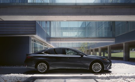 2023 Lexus ES (Euro-Spec) Side Wallpapers 450x275 (15)