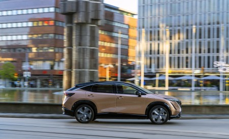 2023 Nissan Ariya Side Wallpapers 450x275 (28)