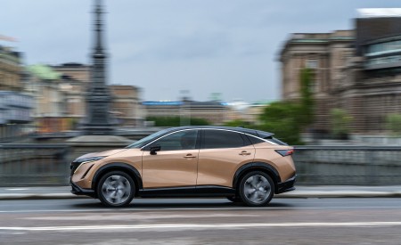 2023 Nissan Ariya Side Wallpapers 450x275 (19)