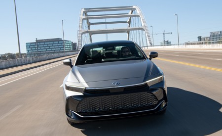 2023 Toyota Crown Limited AWD (Color: Heavy Metal) Front Wallpapers 450x275 (2)