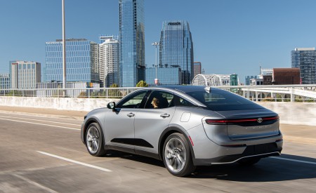 2023 Toyota Crown Limited AWD (Color: Heavy Metal) Rear Three-Quarter Wallpapers 450x275 (3)