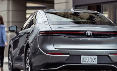 2023 Toyota Crown Limited Rear Wallpapers  450x275 (18)