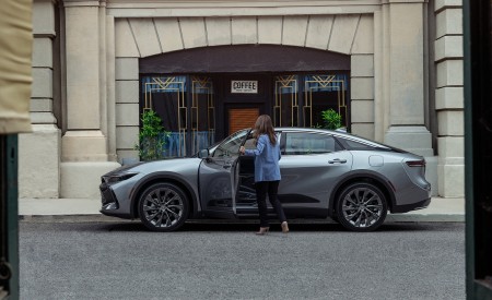 2023 Toyota Crown Limited Side Wallpapers 450x275 (17)