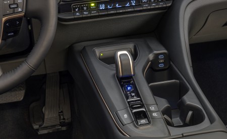 2023 Toyota Crown Platinum Central Console Wallpapers  450x275 (51)