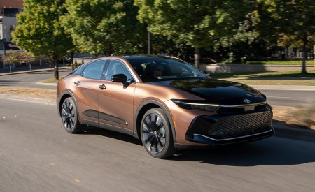 2023 Toyota Crown Platinum (Color: Bronze Age BiTone) Front Three-Quarter Wallpapers 450x275 (22)