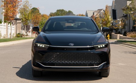 2023 Toyota Crown Platinum (Color: Bronze Age BiTone) Front Wallpapers 450x275 (31)