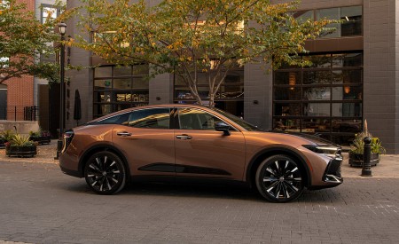 2023 Toyota Crown Platinum (Color: Bronze Age BiTone) Side Wallpapers 450x275 (26)