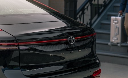 2023 Toyota Crown Platinum Detail Wallpapers 450x275 (33)