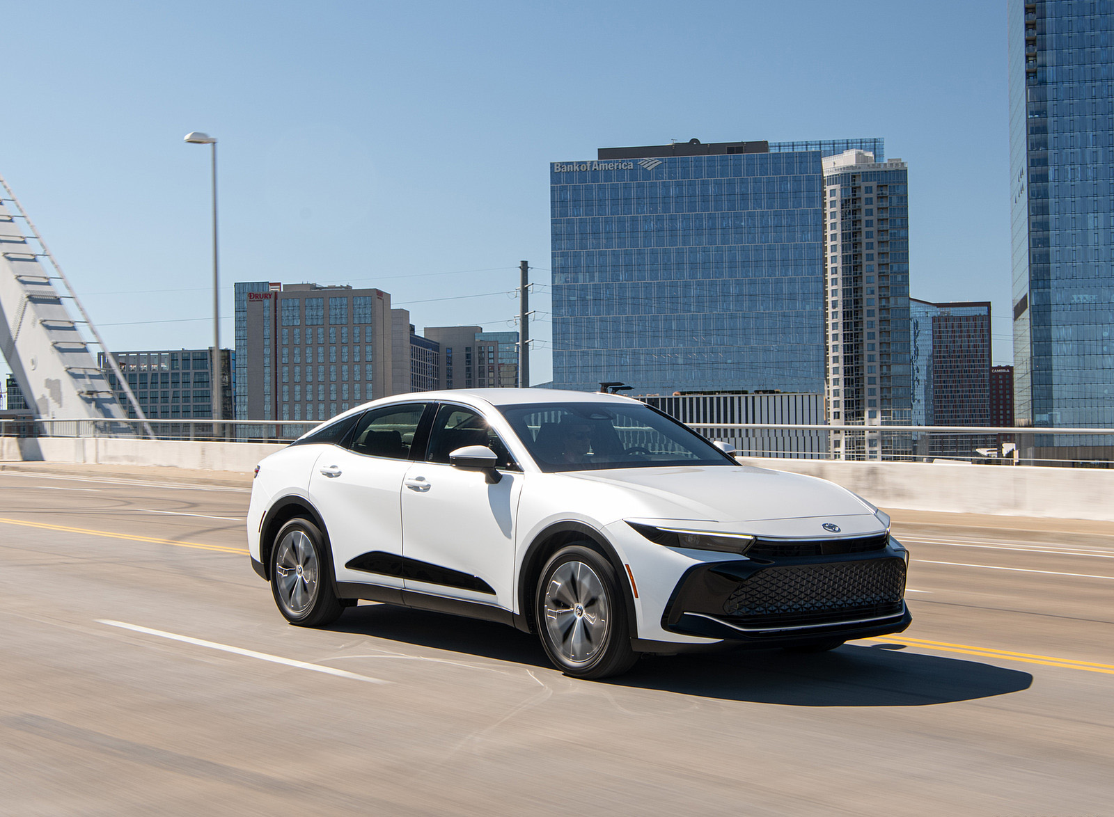 2023 Toyota Crown XLE (Color: Oxygen White) Front Three-Quarter Wallpapers (11)